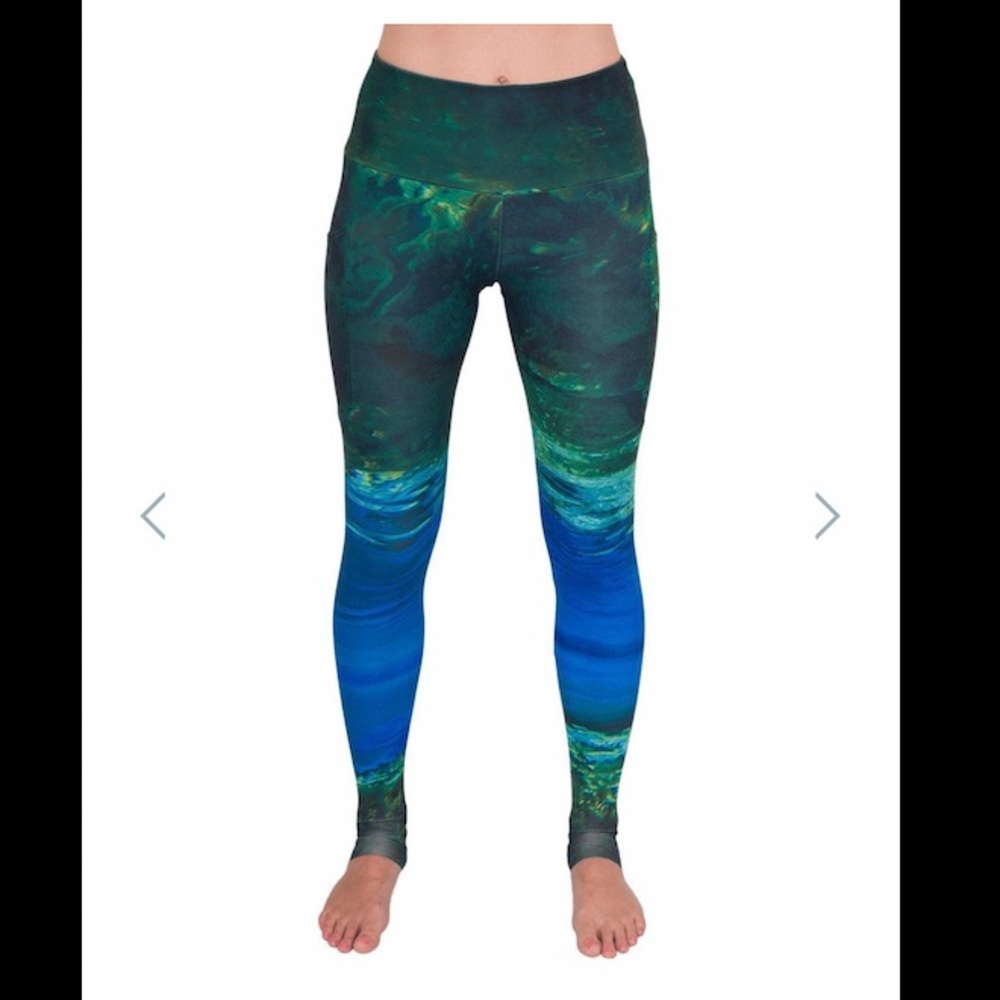 Size M mermaid camo springs Waterlust leggings
